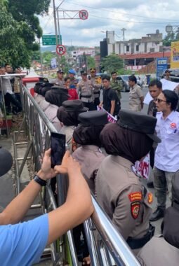 Gelar Unras Di Kantor Walikota dan Kejati Lampung, PGK Balam Soroti Anggaran Hibah 60 M dan Persolaan TPA Bakung