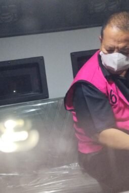 Jajal Mobil Baru, Plastik Belum Lepas Arinal Dibawa Kerutan