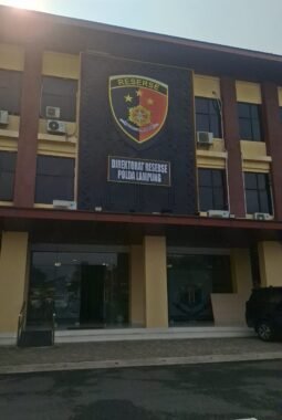 Breaking News: Sempat Mangkir, Tersangka Welly Adiwantra Akhirnya Datangi Mapolda Lampung